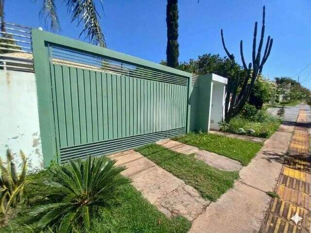Casa Ampla com 3 Quartos e 4 Vagas – Vila Nascente