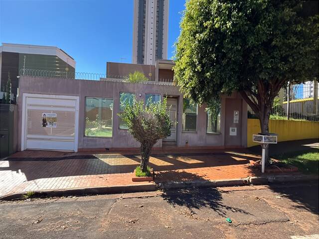 Casa em excelente localização para Ponto Comercial 3 Suites terreno Único