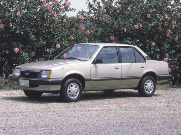 Divulgação. GM Monza, produzido no Brasil nos anos 80 e 90.