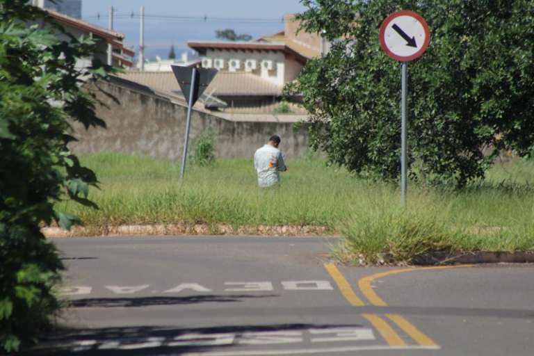 Homem "sumiu" enquanto andava na Rua Palmeirais, ao lado do Ceinf do Estrela Dalva. (Foto: Marcos Ermínio)