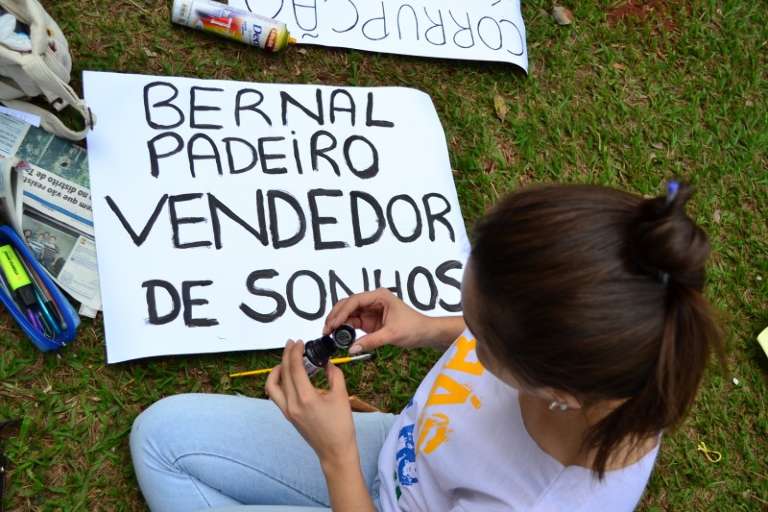 Bernal também foi alvo dos manifestantes. (Foto:Cleber Gellio)
