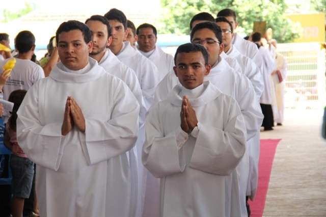 Seminaristas também estavam presentes na celebração (Foto: Marcos Ermínio)