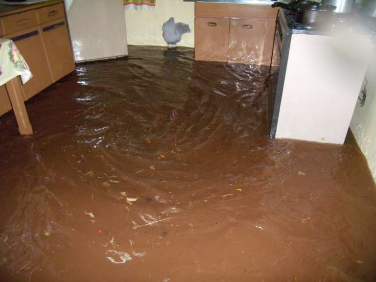 Cozinha tomada pela água em março de 2009