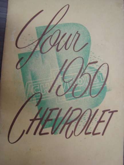 Na foto mostra o manual original do Chevrolet 1950 ainda intacto