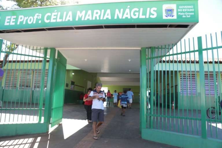 Na Escola Estadual Profº Célia Maria Náglis movimento foi tranquilo, esta manhã. (Foto: Fernando Antunes)