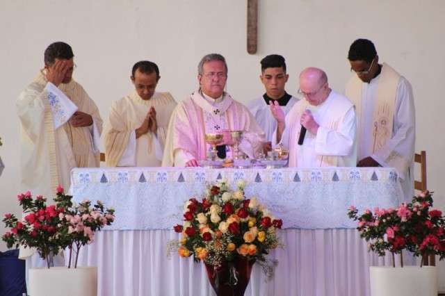 Missa celebrada por Dom Dimas Lara e padres de várias paroquias do Estado. (Foto: Marcos Ermínio)