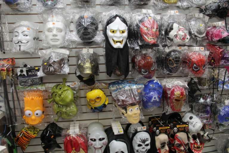 Opções na São Gonçalo. Máscaras de R$ 5,90 a R$ 15.