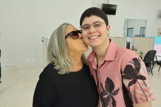 "Avó viaja do Ceará a MS para cuidar do neto após mastectomia e apoiar transição"
