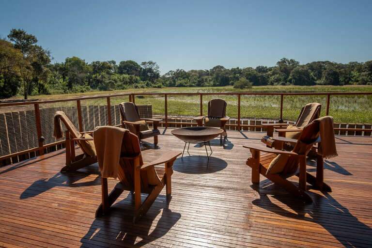 Deque da da área privativa onde Leonardo ficou tem vista aberta para a paisagem do Pantanal (Foto: Divulgação/Caiman)