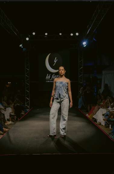 Top e calça em jeans estão entre as peças transformadas pela nova estilista (Foto: Arquivo pessoal)