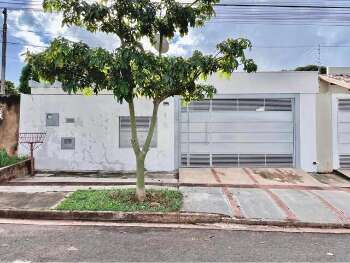 Casa com 03 dormit&oacute;rios &agrave; venda no Jardim Montevid&eacute;u