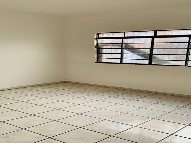 VENDO CASA TERREA NA AV FABIO ZAHRAN 