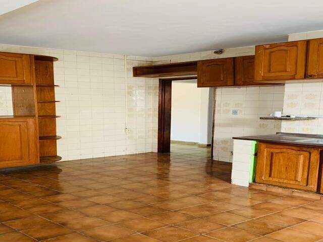 VENDO CASA TERREA NA AV FABIO ZAHRAN 