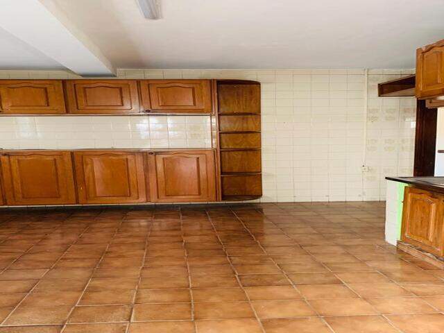 VENDO CASA TERREA NA AV FABIO ZAHRAN 