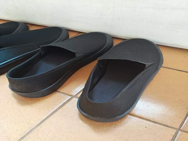 2 pares de t&ecirc;nis Slip-on novos