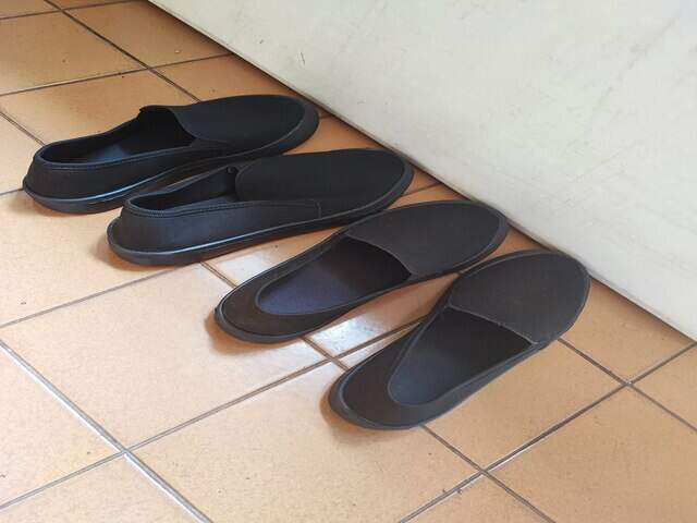 2 pares de t&ecirc;nis Slip-on novos