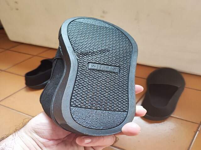 2 pares de t&ecirc;nis Slip-on novos