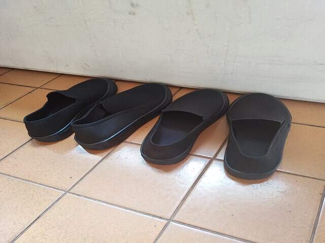 2 pares de t&ecirc;nis Slip-on novos