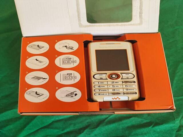 Celular Sony Ericsson W200i para cole&ccedil;&atilde;o