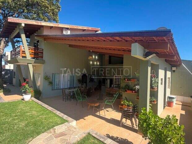 Sobrado de esquina no Vila Morumbi com ampla &aacute;rea verde