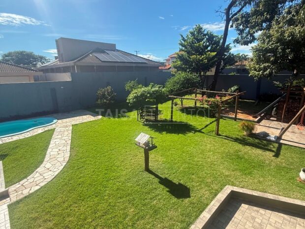 Sobrado de esquina no Vila Morumbi com ampla &aacute;rea verde