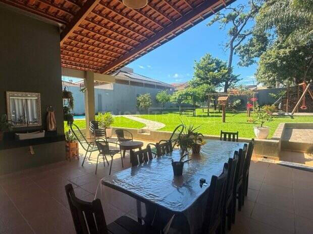 Sobrado de esquina no Vila Morumbi com ampla &aacute;rea verde