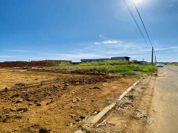 vendo terreno no bairro: Figueira do Parque 
