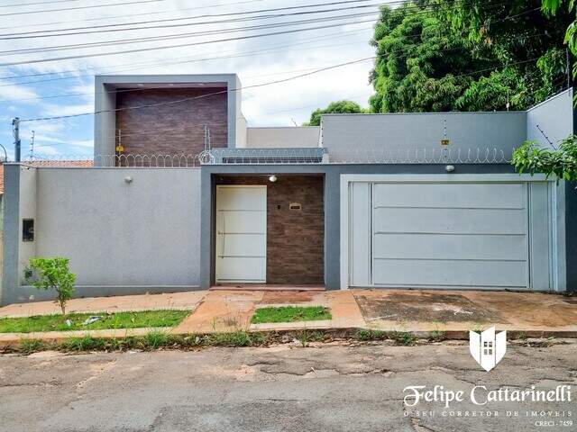 Casa com amplo quintal no Jd. Panam&aacute;
