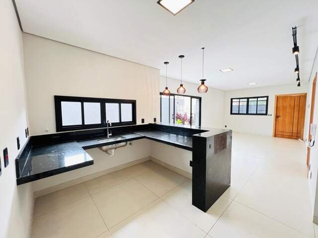 Casa nova com piscina no S&atilde;o Francisco
