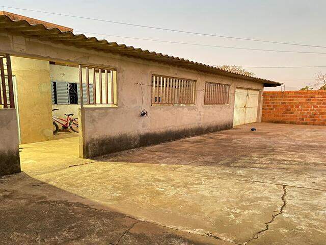 Vendo casa Jardim Los Angeles - ( possui garagem de caminhao) 