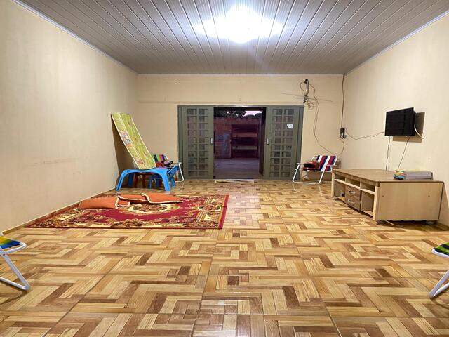 Vendo casa Jardim Los Angeles - ( possui garagem de caminhao) 