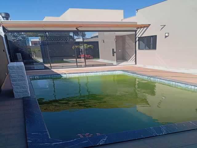 casa t&eacute;rrea no &Aacute;gua Limpa Park 