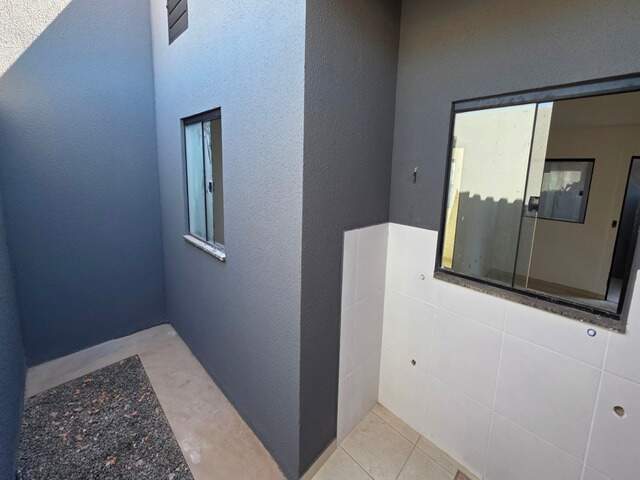 vendo casa t&eacute;rrea individual no Santa Em&iacute;lia 