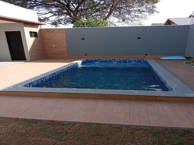 vendo casa terrea Rita Vieira I com piscina aquecida 