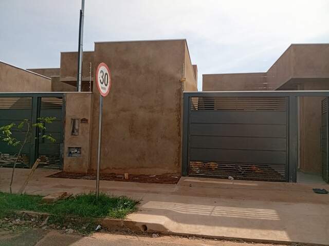 vendo casa t&eacute;rrea no Nova Lima 2 QS