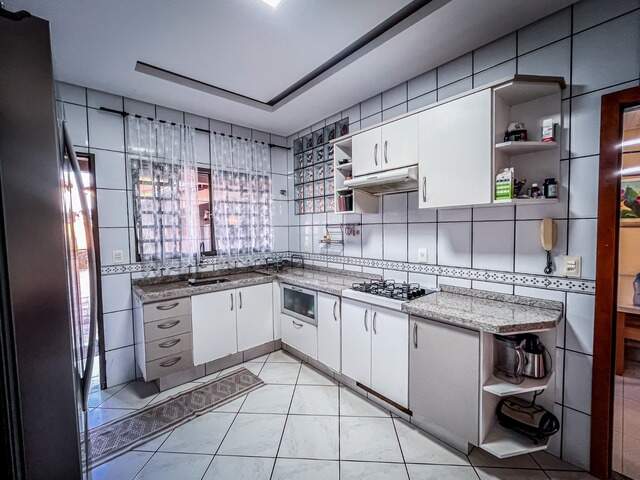 Casa de alto padr&atilde;o com 490 m&sup2; de terreno (14x35)