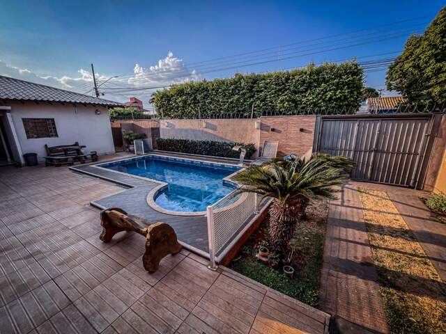 Casa de alto padr&atilde;o com 490 m&sup2; de terreno (14x35)
