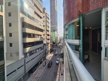 Vendo maior apart. com Terra&ccedil;o no Centro  de Balneario Cambori&uacute;,SC