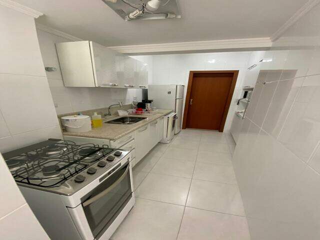 Vendo Apt. na melhor rua Reta ao Mar de Balneario Cambori&uacute;, SC