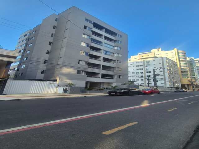 Vendo Apt. na melhor rua Reta ao Mar de Balneario Cambori&uacute;, SC