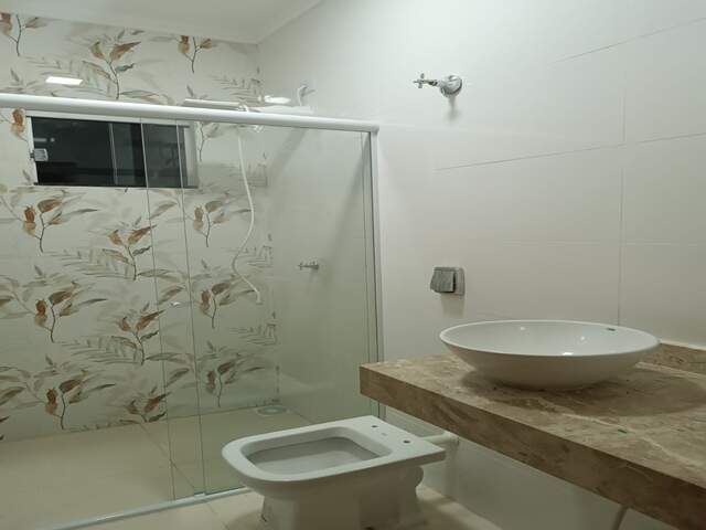 CASA MODERNA COM PISCINA E &Aacute;REA GOURMET