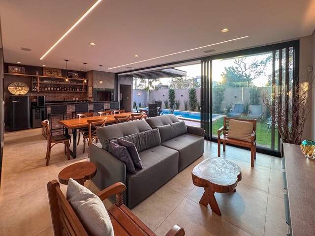 Sobrado Alto Padrão com 3 suítes no Alphaville IV