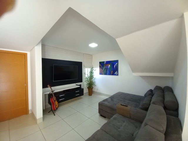 Sobrado em Condom&iacute;nio com 3 dormit&oacute;rios no Bairro Jardim Veraneio