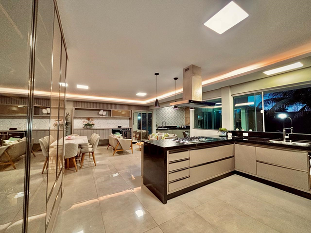 Casa de alto padr&atilde;o com 3 su&iacute;tes no Bairro Villas Boas