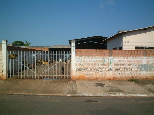 Terreno com escrit&oacute;rio e galp&atilde;o de concreto