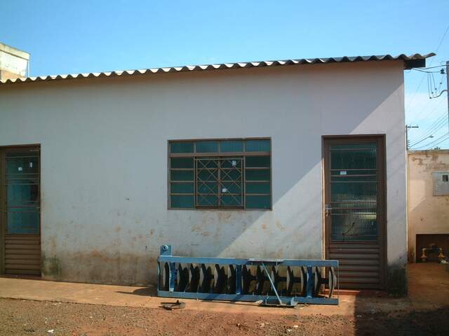 Terreno com escrit&oacute;rio e galp&atilde;o de concreto
