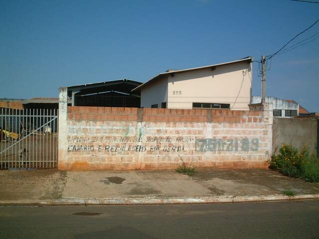Terreno com escrit&oacute;rio e galp&atilde;o de concreto