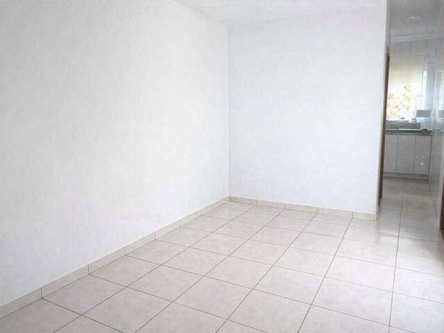 Casa com 2 quartos e amplo quintal no Los Angeles