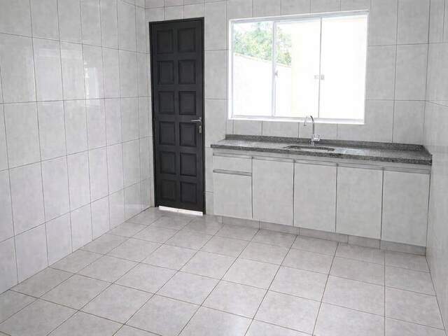 Casa com 2 quartos e amplo quintal no Los Angeles