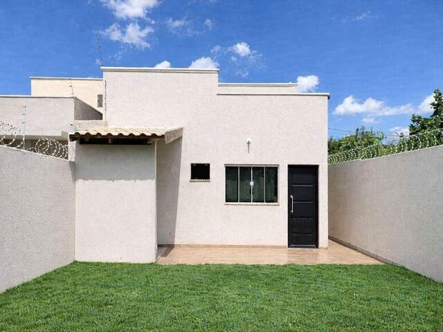 Casa com 2 quartos e amplo quintal no Los Angeles